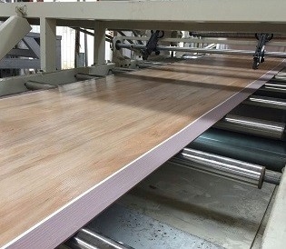 SPC 바닥 제조 기계 바닥 생산 라인 750kg/H
