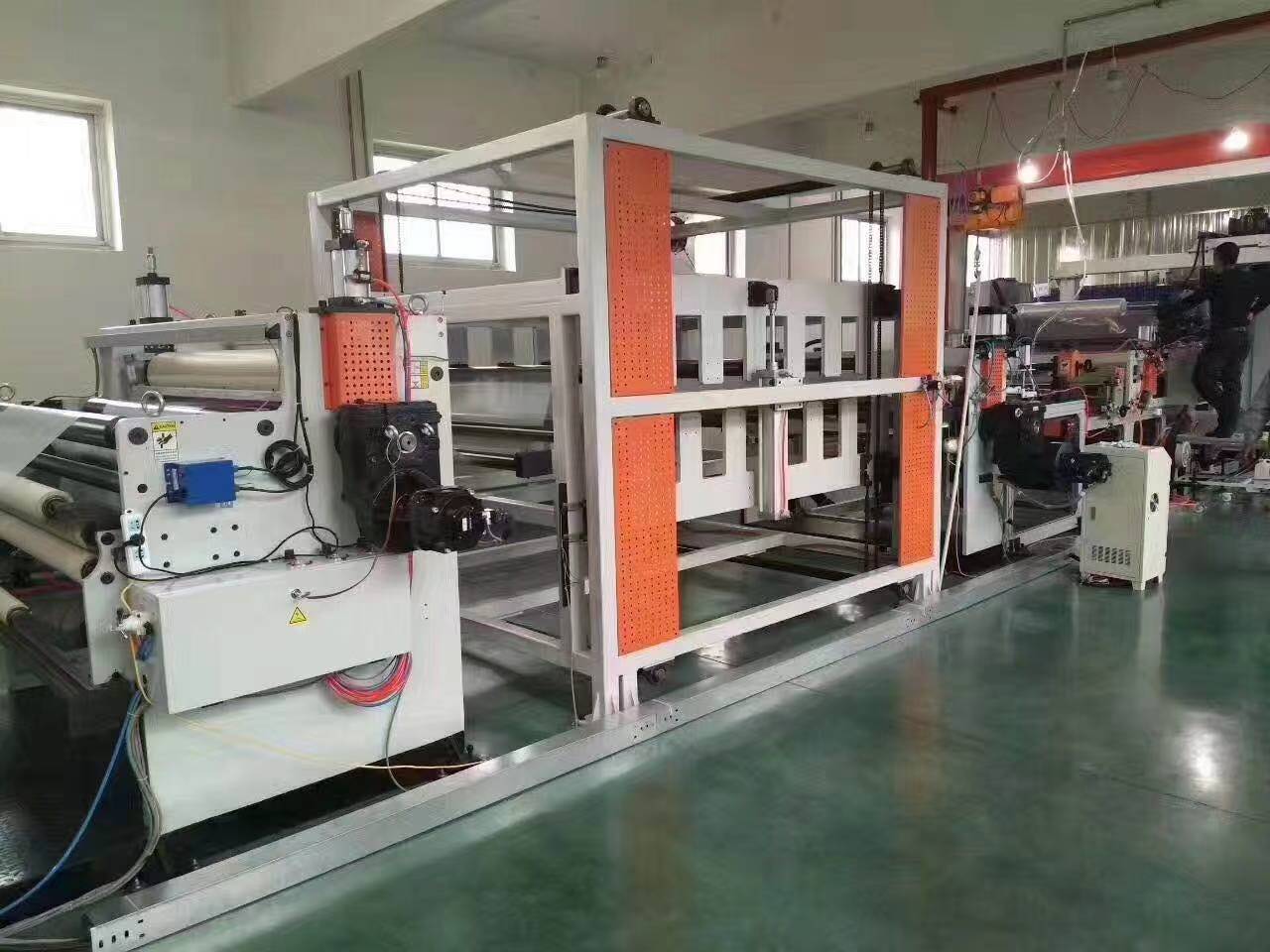 최신 회사 블로그 멀티 레이어 코엑스트루션 솔루션: PC/PMMA 시트 엑스트루션 라인에 기능을 추가