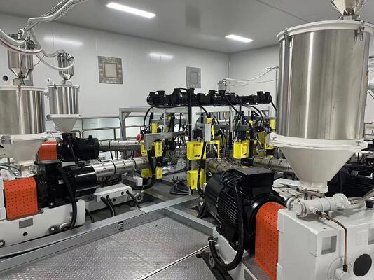 구입하다 PP 엽 extrusion 기계 800-1500mm 너비와 0.2-1.5mm 두께 300-1000kg/h 출력 online manufacture